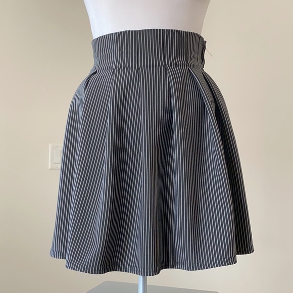 pleated striped mini skirt - Picture 4 of 7
